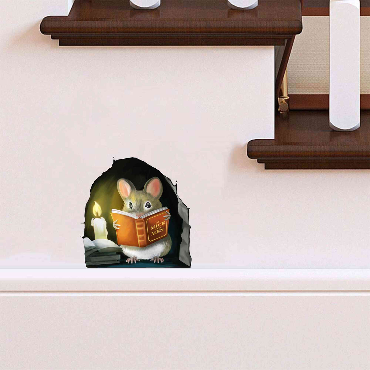 Reading mouse wall sticker in children’s reading nook